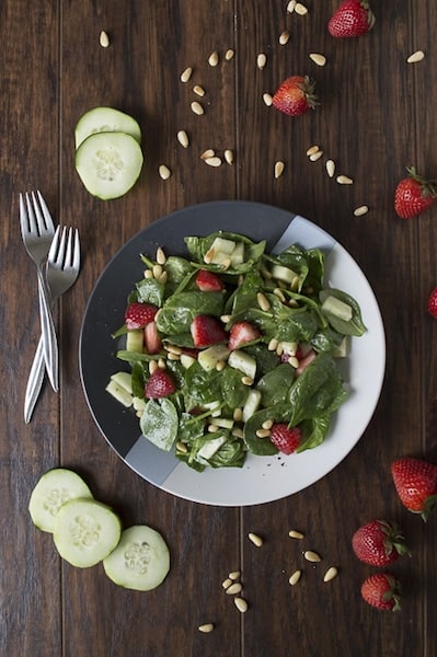 Spinach-Salad-with-Strawberries-and-Pine-Nuts-2B