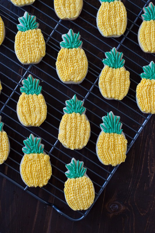 Pineapple Sugar Cookies with pineapple extract in the batter - they look just like pineapples! 