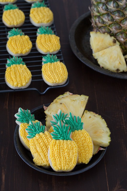 Pineapple Sugar Cookies with pineapple extract in the batter - they look just like pineapples! 