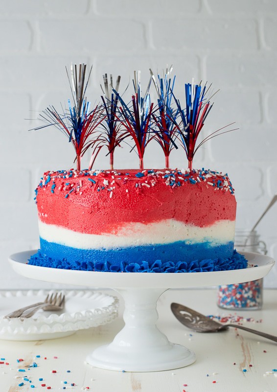  4th of July Ombre Cake - this red, white, and blue ombre cake is perfect for the 4th of July! 
