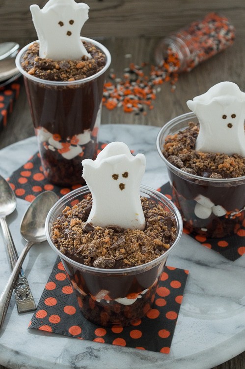 Celebrate Halloween with a pudding parfait! Add in brownies, marshmallows, pudding, and your favorite halloween candy. 