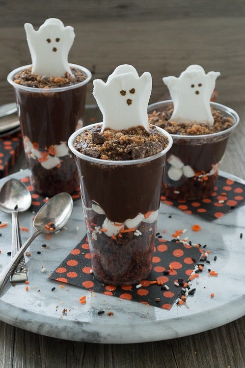 Celebrate Halloween with a pudding parfait! Add in brownies, marshmallows, pudding, and your favorite halloween candy. 