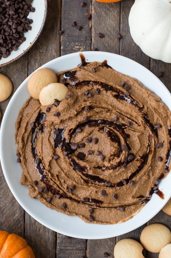 A healthier dessert hummus for the fall! Pumpkin chocolate chip hummus! 