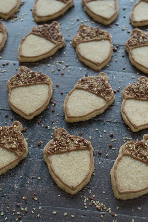 Maple flavored sugar cookies - these acorn cookies are so adorable!