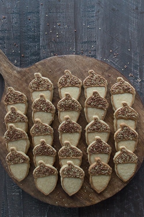 Maple flavored sugar cookies - these acorn cookies are so adorable!