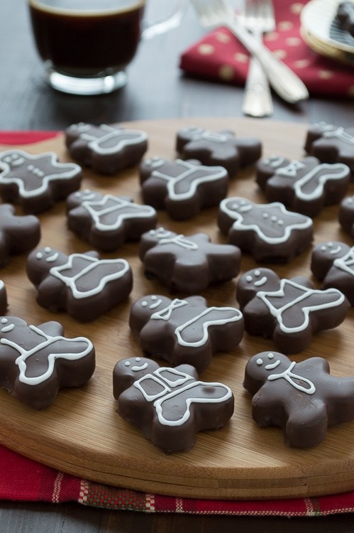Oreo balls that look like gingerbread men!! I love that you can decorate them however you want! Perfect for Christmas! 