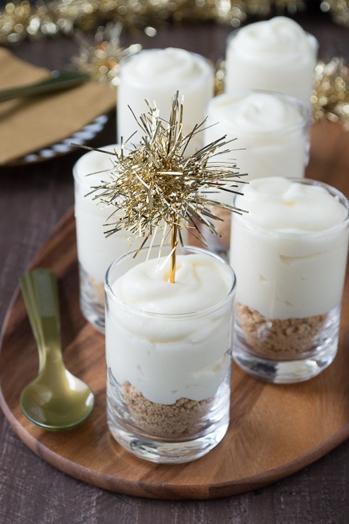 Make these fancy and easy white chocolate champagne cheesecake shooters for New Years Eve! I LOVE the gold tinsel toppers!
