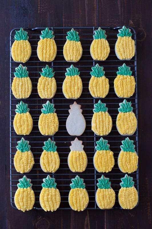 Pineapple Sugar Cookies with pineapple extract in the batter - they look just like pineapples! 