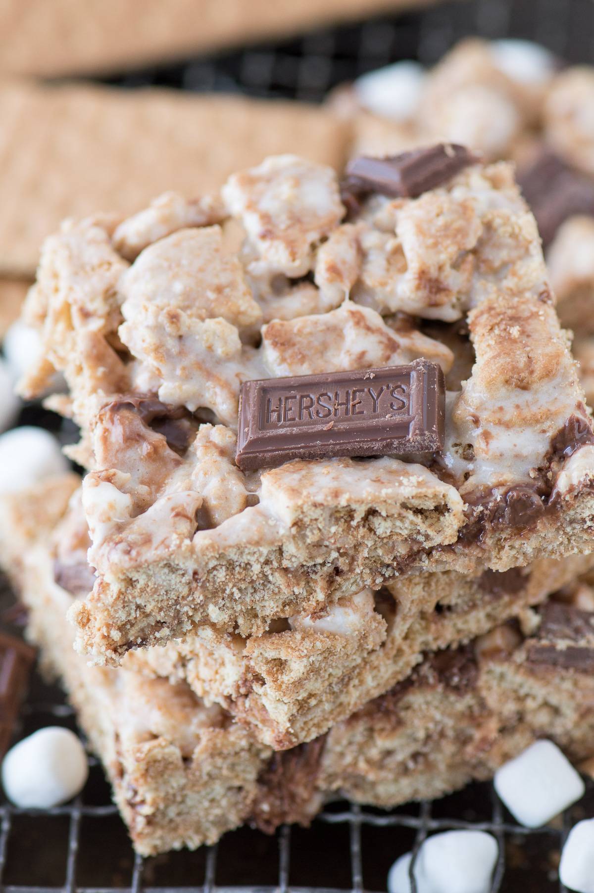 S’MORES BARS! Gooey marshmallow, graham cracker and chocolate s’mores bars! Like rice krispies but with graham crackers. This is the ultimate s’mores treat!