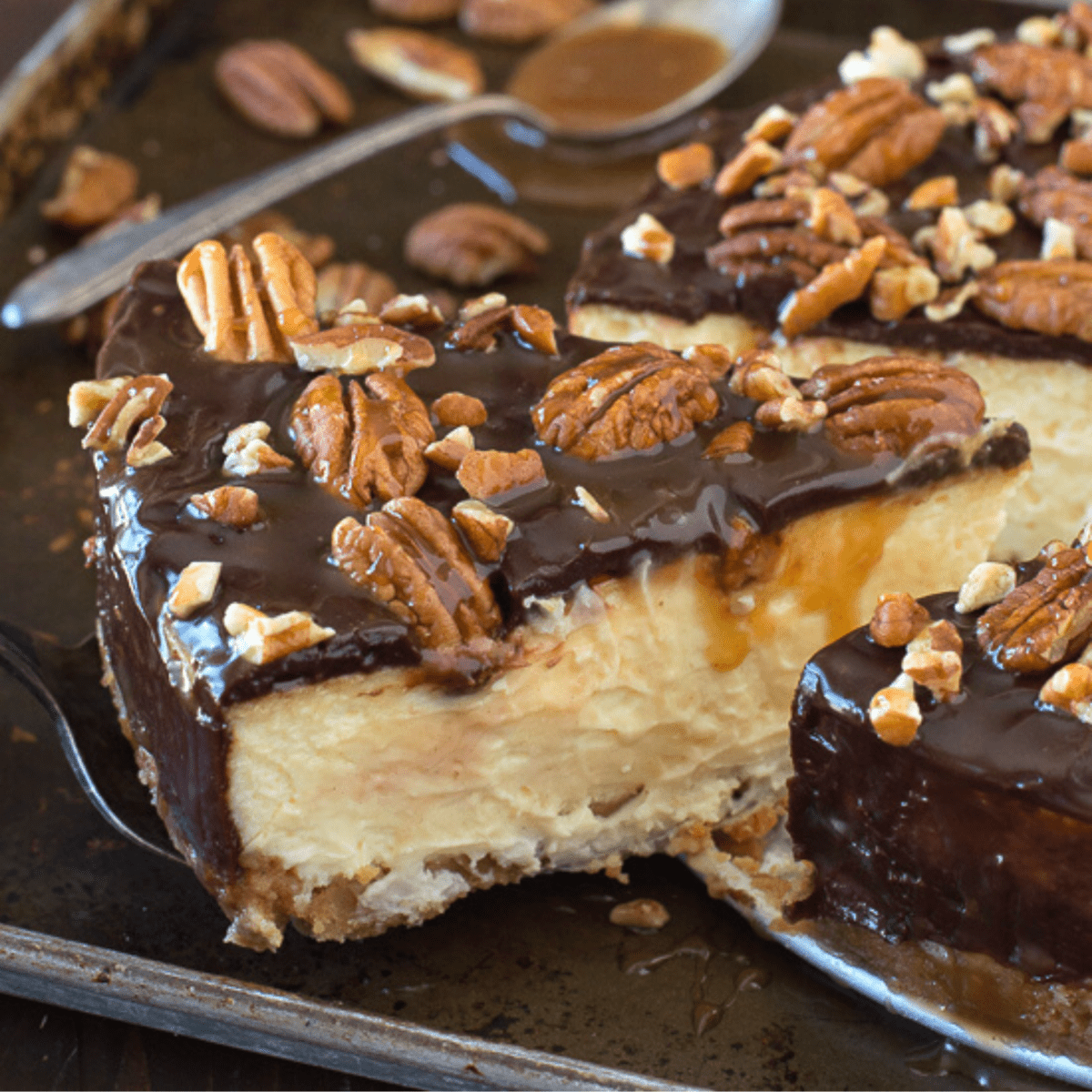 Turtle Cheesecake caramel, chocolate and nuts in cheesecake!