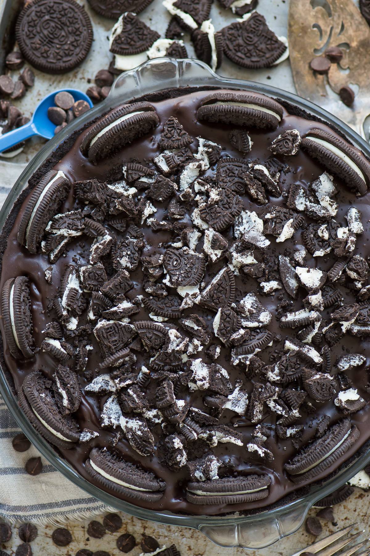 aerial view of whole oreo pie topped with chocolate ganache and oreos