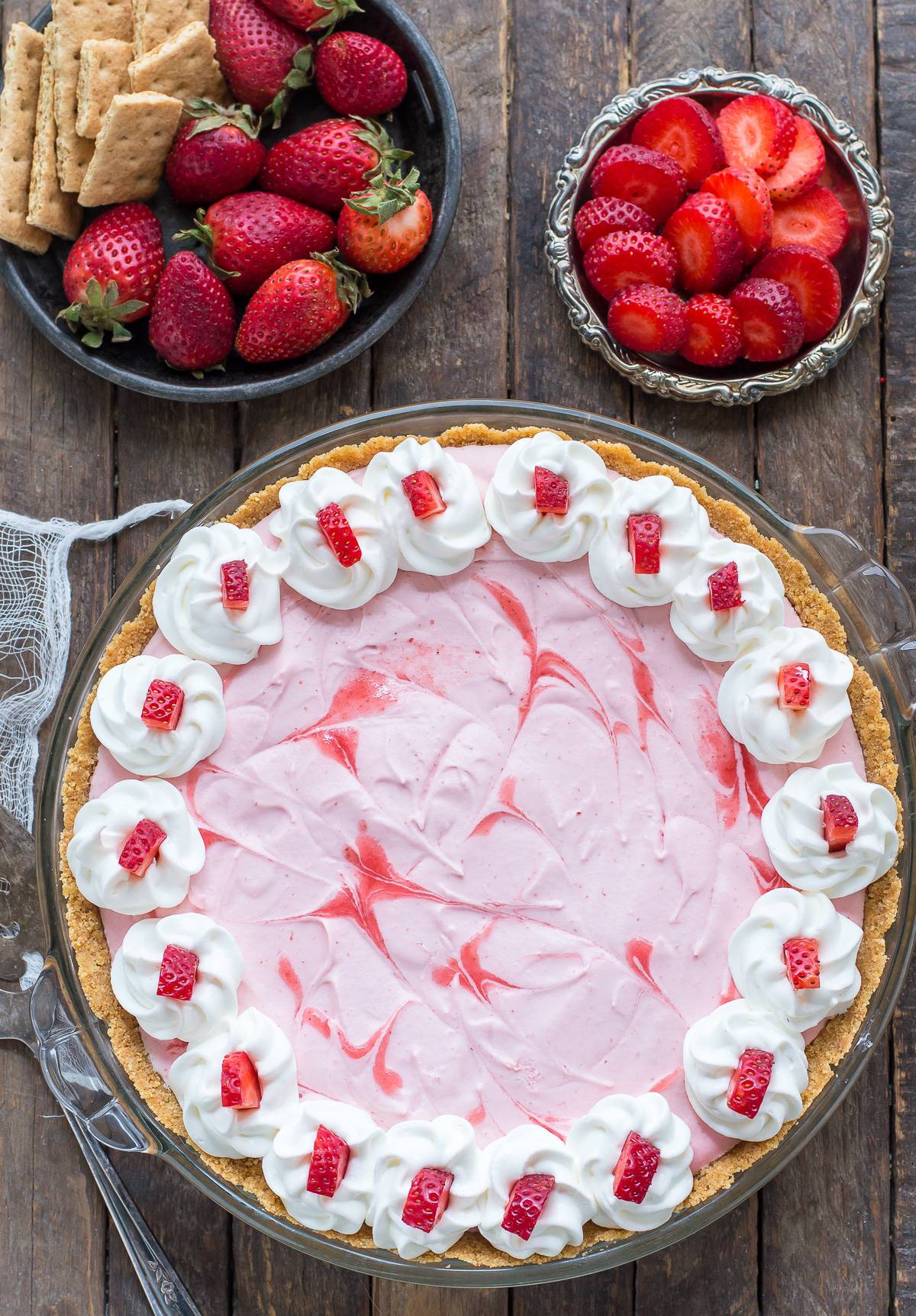 strawberry cool whip pie with graham cracker crust