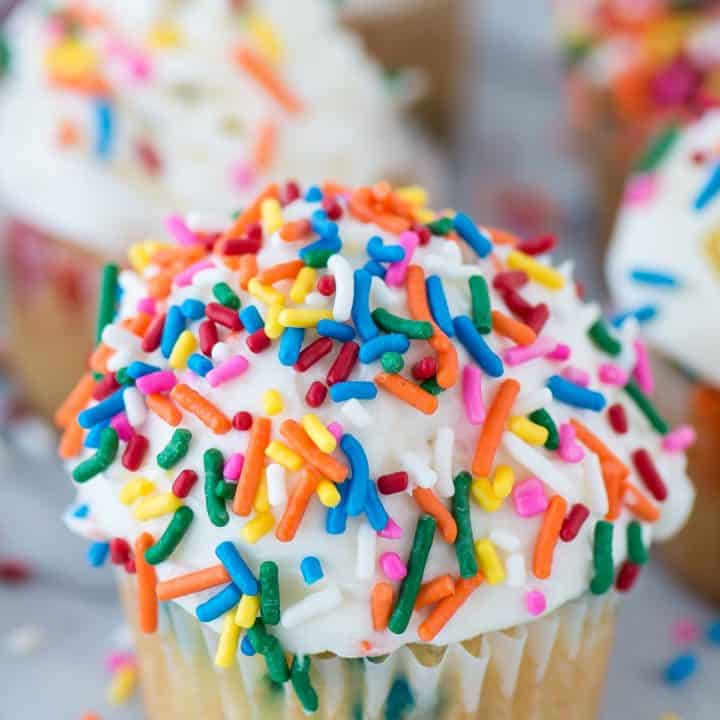 Funfetti cupcakes! Easy to make funfetti recipe that’s bursting with sprinkles!