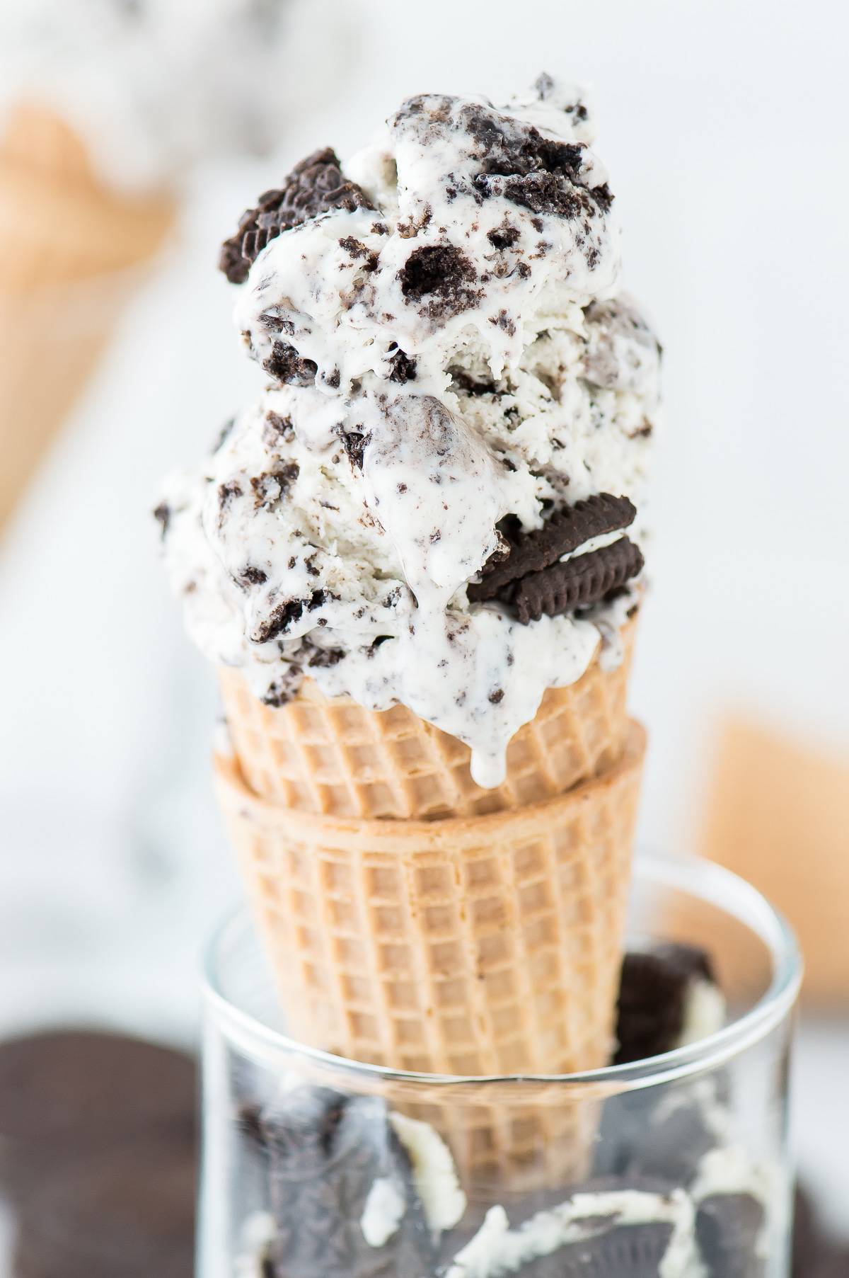 Easy Oreo Ice Cream in two waffle cones