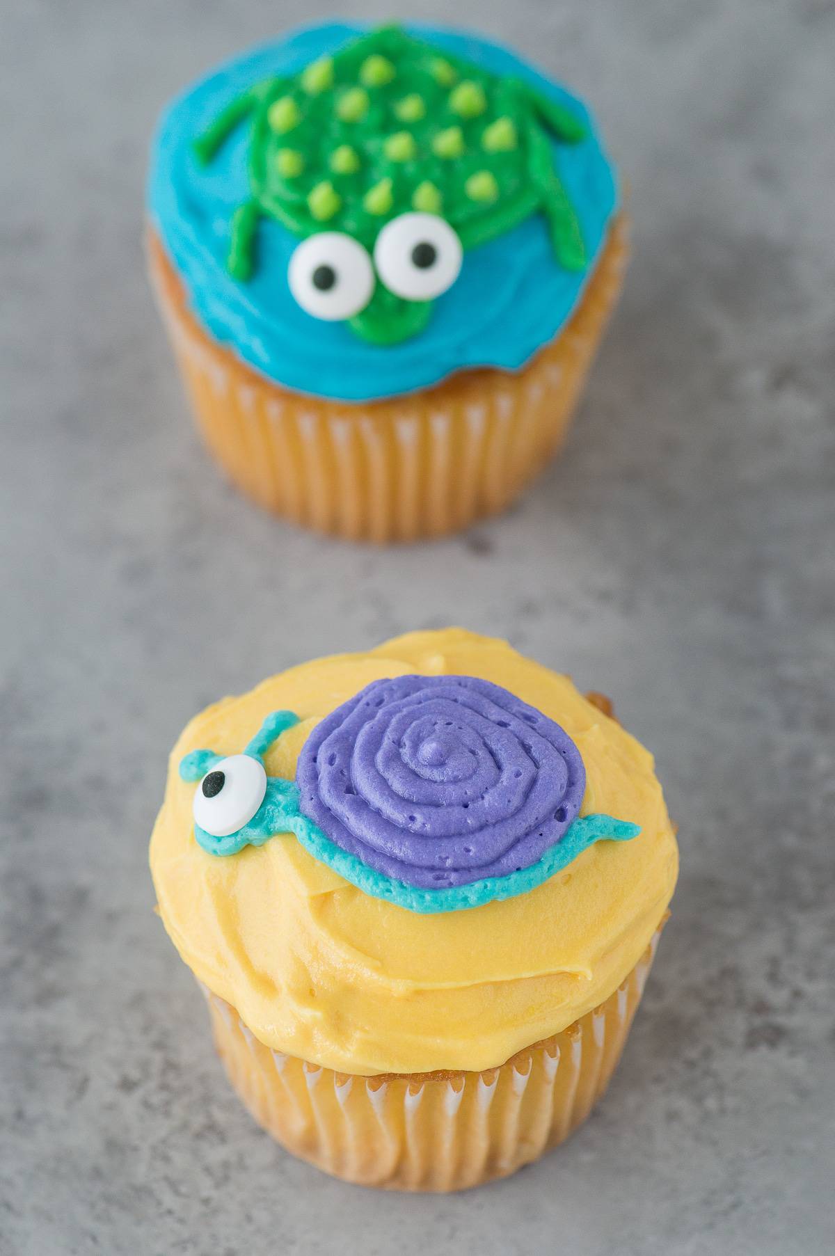 Easy to make turtle and snail cupcakes! Complete with a full photo tutorial - Great for a themed birthday party!