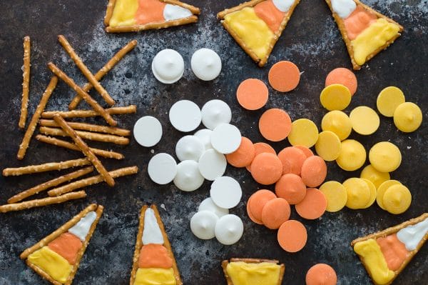 Super easy to make candy corn pretzels! This is a fun halloween treat that kids could make using pretzels and colored candy melts.