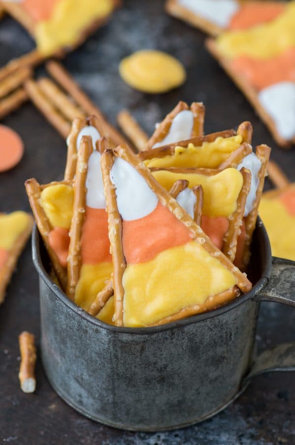 Super easy to make candy corn pretzels! This is a fun halloween treat that kids could make using pretzels and colored candy melts.