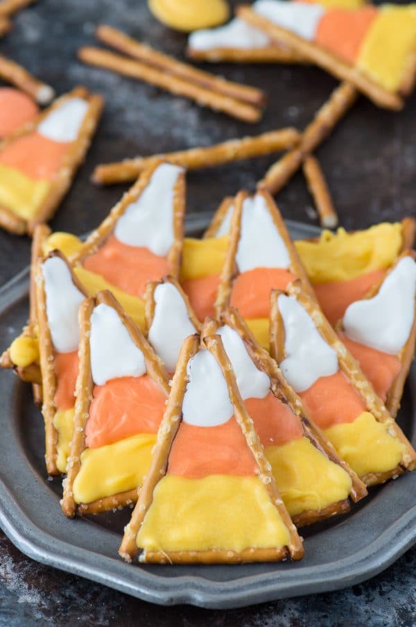 Super easy to make candy corn pretzels! This is a fun halloween treat that kids could make using pretzels and colored candy melts.