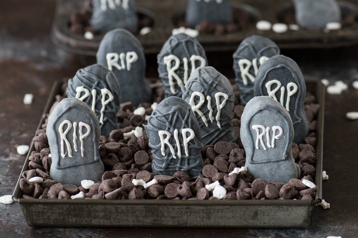 An easy halloween treat - Nutter Butter Tombstones! With a simple idea of how to display them in a graveyard!