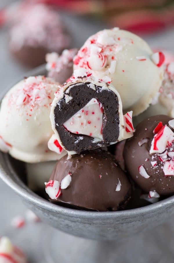 Peppermint Oreo Balls - Christmas oreo balls people LOVE!