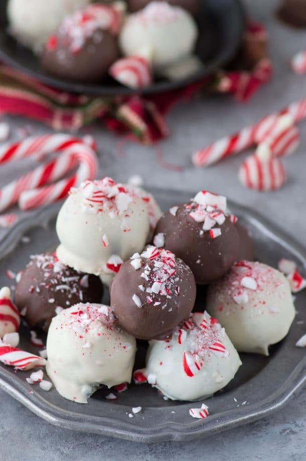 Peppermint Oreo Balls - Christmas oreo balls people LOVE!