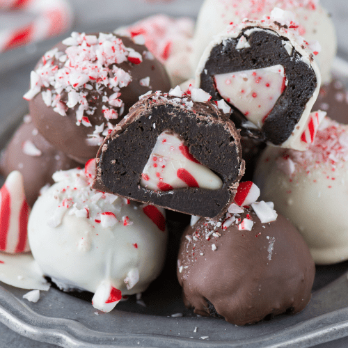 Peppermint Oreo Balls - Christmas oreo balls people LOVE!