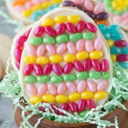 Get creative with jelly beans to make these fun EASTER EGG COOKIES! This is a great edible easter project for kids!