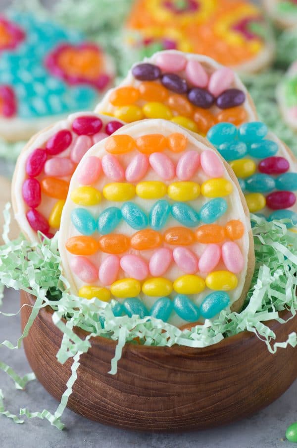 Get creative with jelly beans to make these fun EASTER EGG COOKIES! This is a great edible easter project for kids!