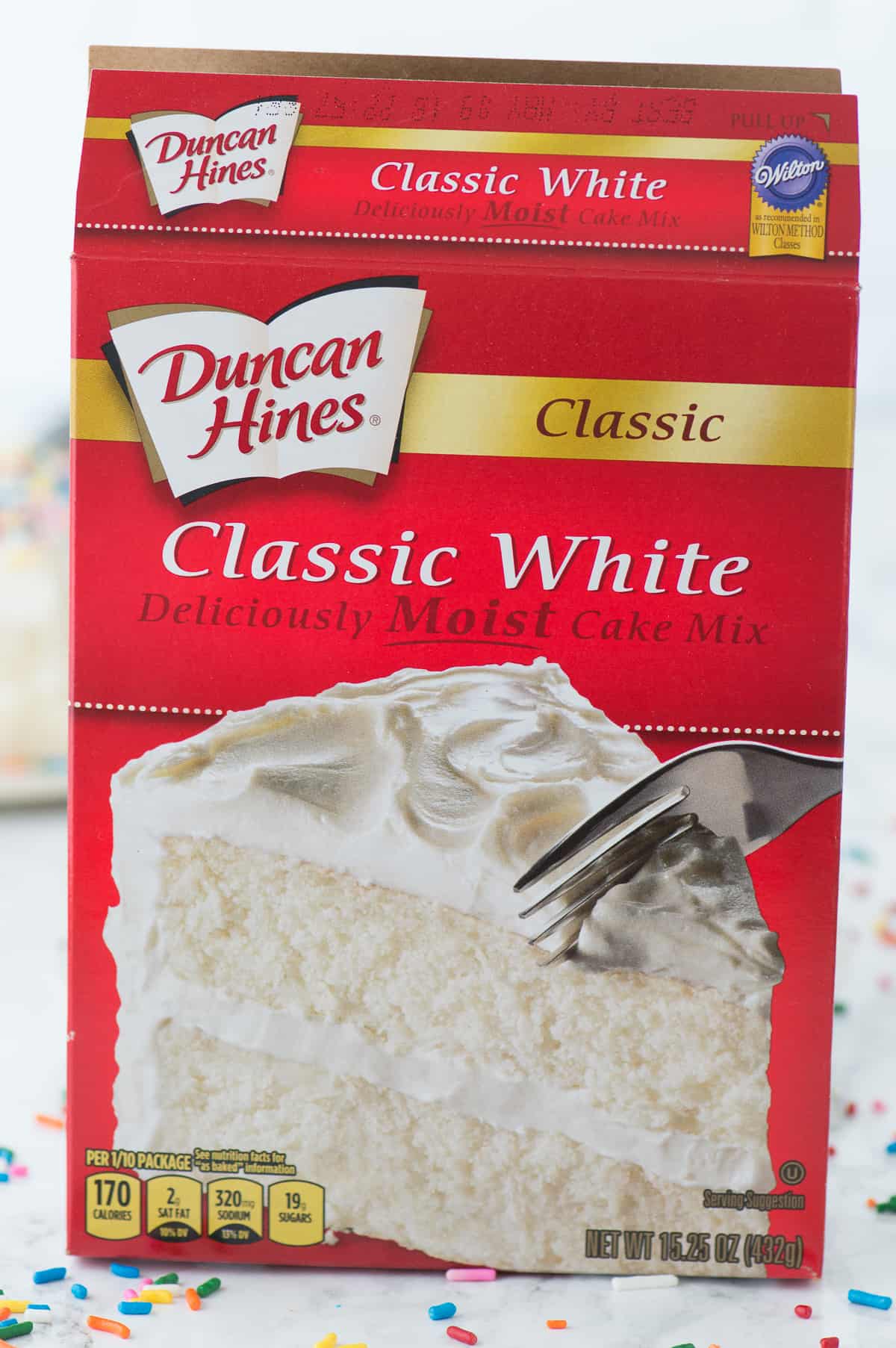 box of duncan hines classic white cake mix