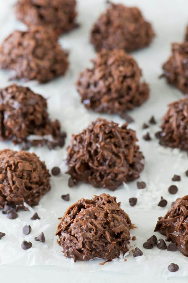 Delicious and chewy espresso coconut macaroons! Naturally gluten free dessert, espresso coconut cookie.