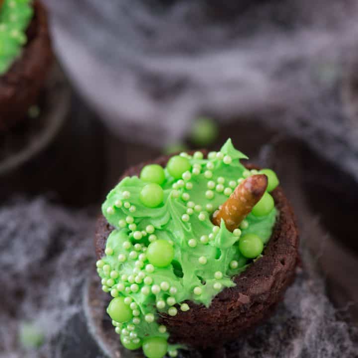 We love making these bubbling witch’s cauldron brownies for our halloween party each year! This is an easy halloween treat for kids to help with!