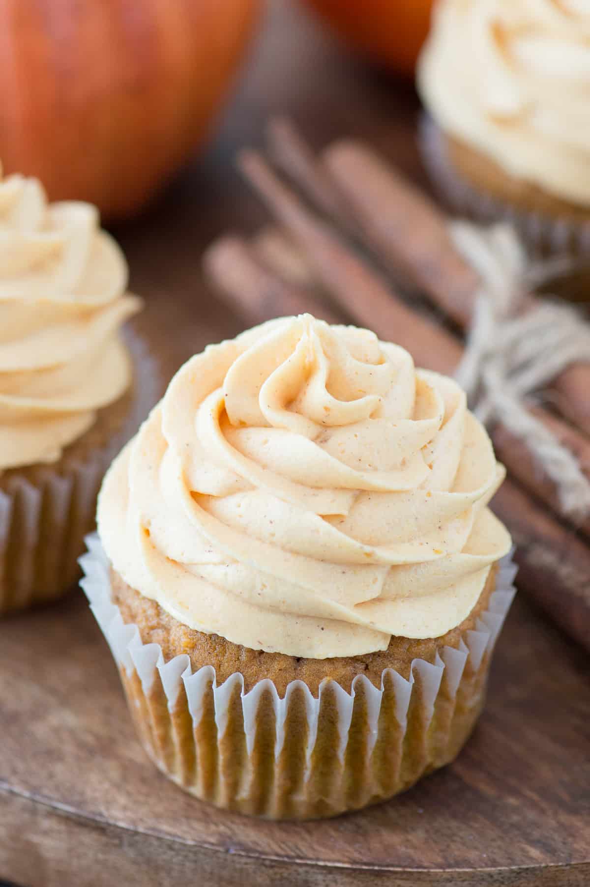 pumpkin-cupcakes-moist-perfect-pumpkin-spice-flavor