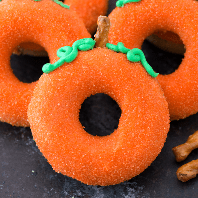 Pumpkin Doughnuts donuts that look like pumpkins!