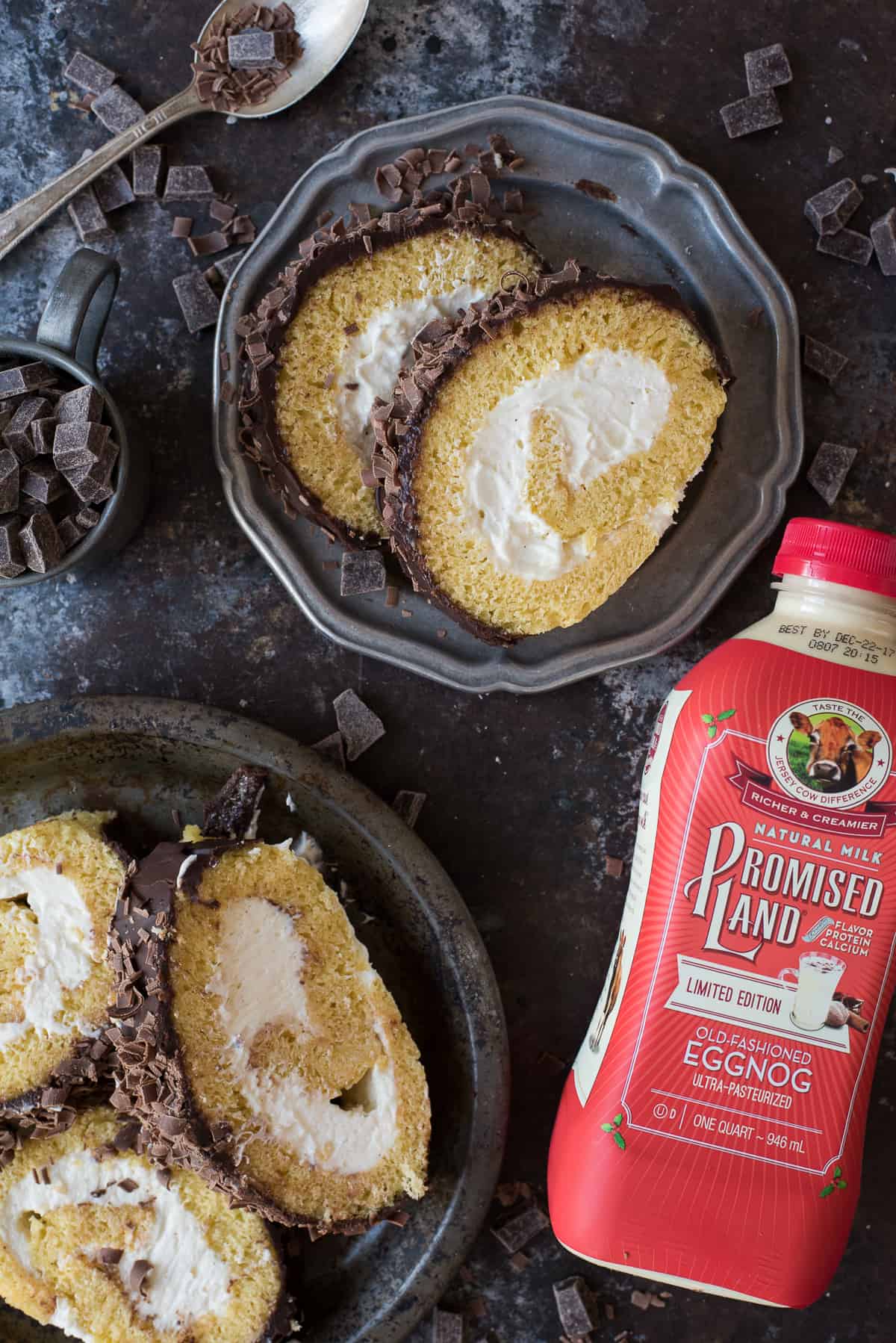 The flavor of this eggnog cake roll reminds me of Christmas! It’s a vanilla sponge cake with eggnog cream cheese filling.