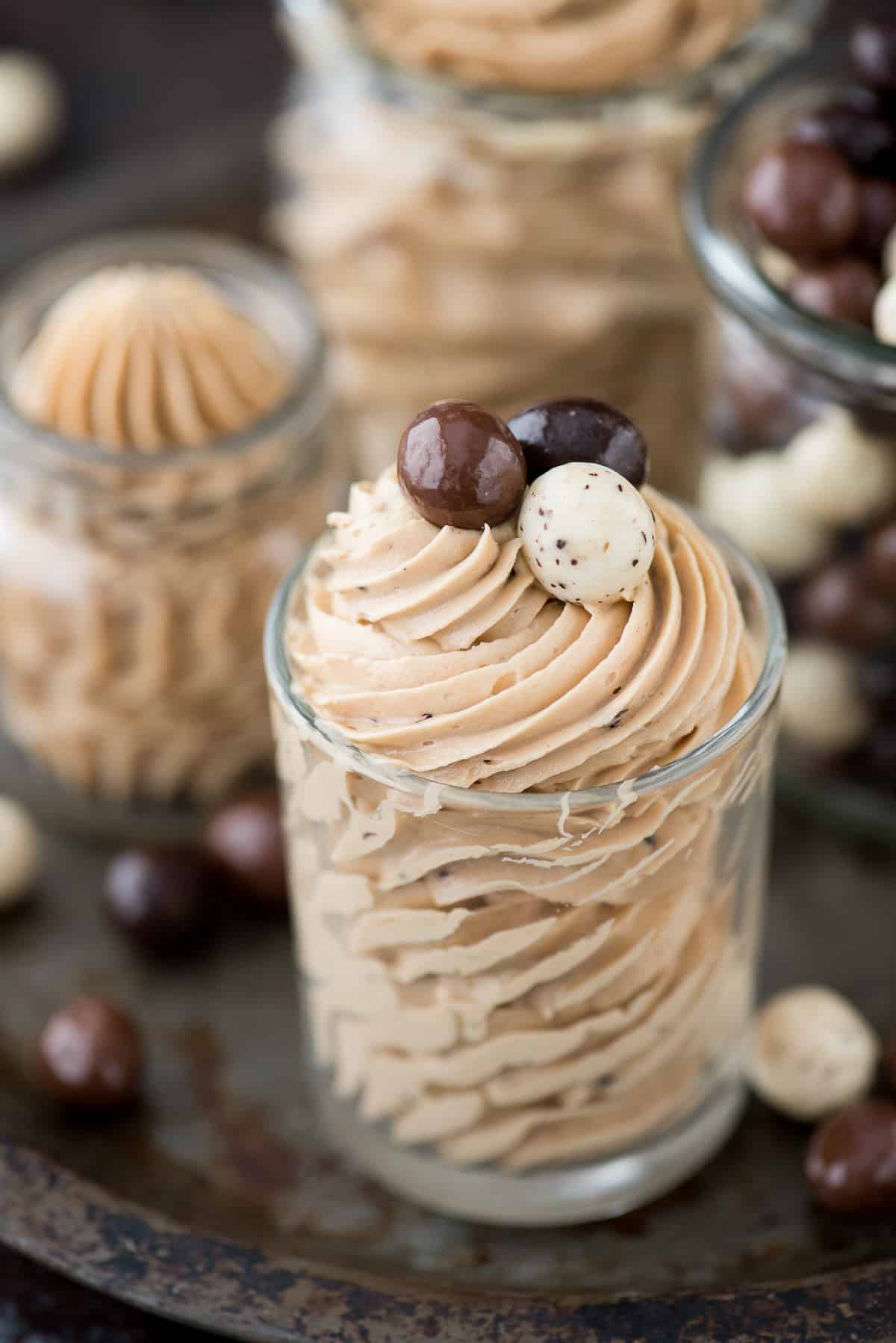 4 ingredient espresso buttercream recipe with uses instant coffee granules!