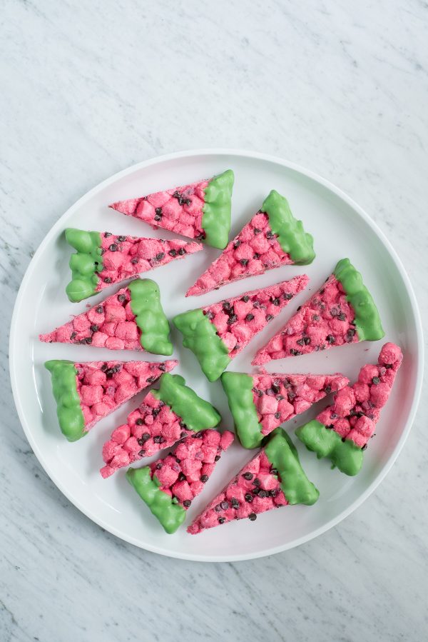A fun no bake summer watermelon themed dessert - watermelon marshmallow slices! pink and green watermelon marshmallow slices on white round plate