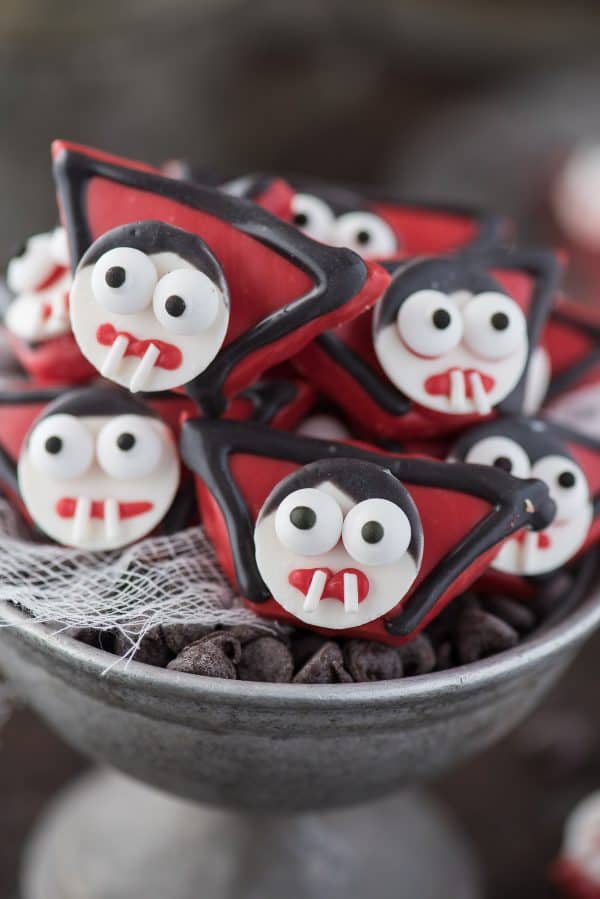A fun halloween treat to make for any halloween party - Vampire Treats! Made using graham crackers, candy melts and a few other supplies! Plus 10 other halloween treats to serve with your vampires!