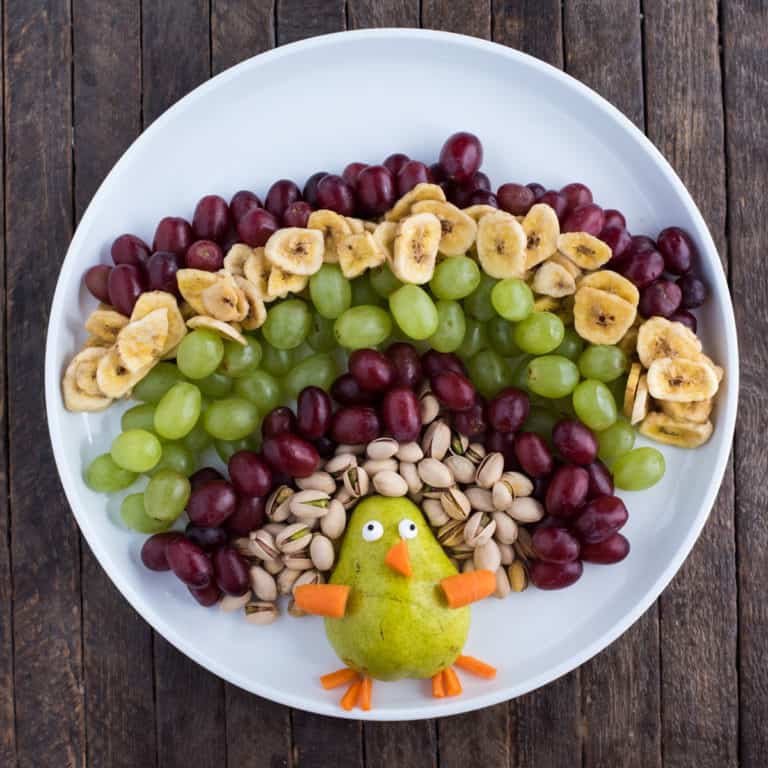 Turkey Fruit Platter - healthy, kid friendly Thanksgiving snack!