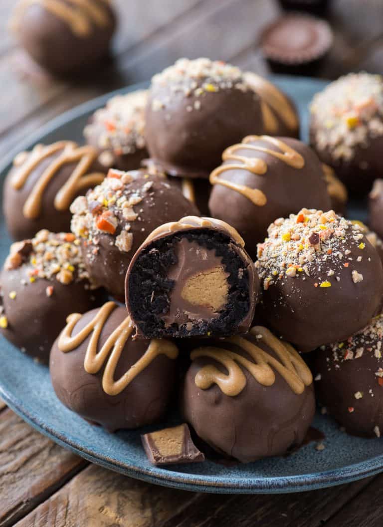 Reese's Oreo Balls - oreo balls stuffed with peanut butter cups!