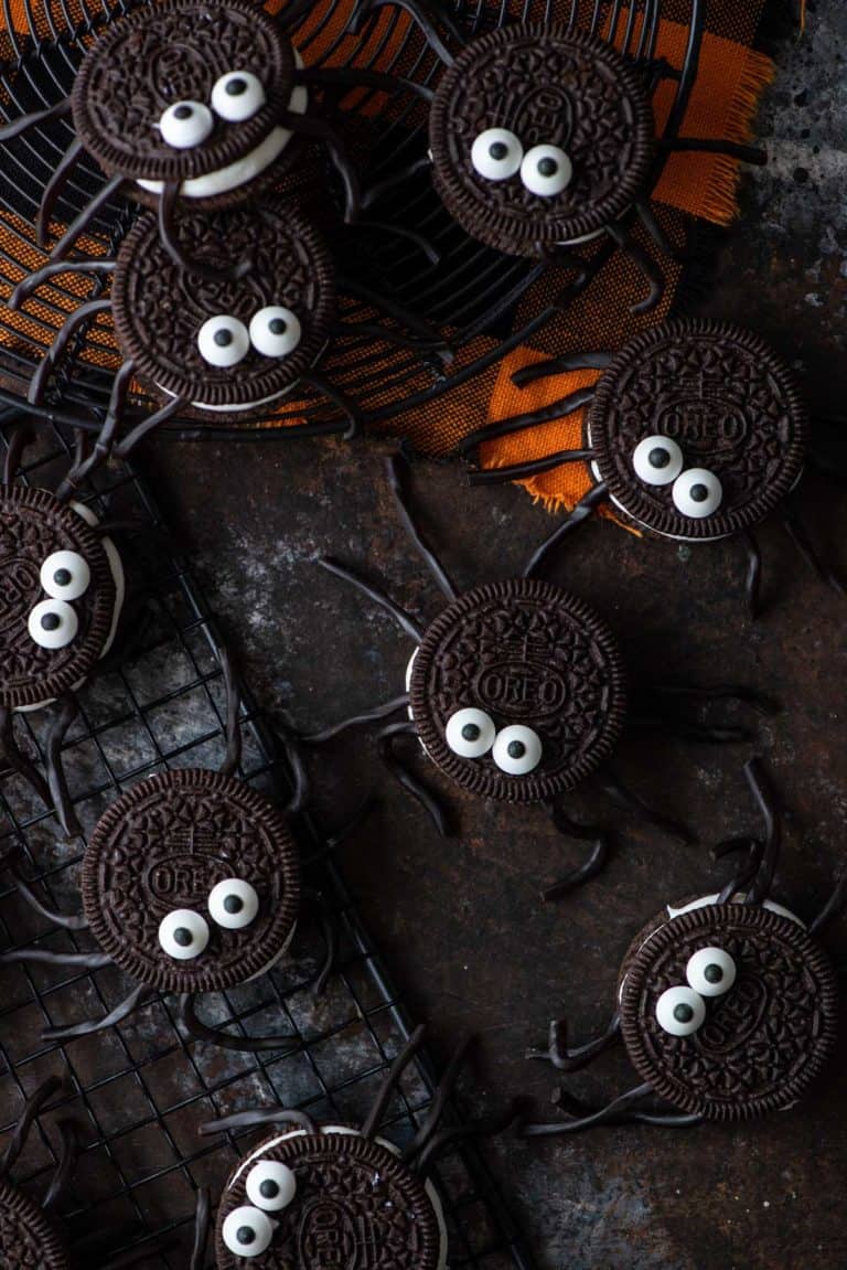 Easy Oreo Spiders (4 Ingredients!) l The First Year Blog