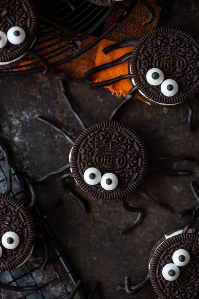 Easy Oreo Spiders (4 Ingredients!) l The First Year Blog