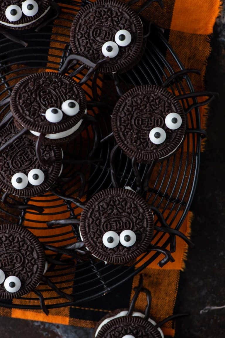 Easy Oreo Spiders (4 Ingredients!) l The First Year Blog