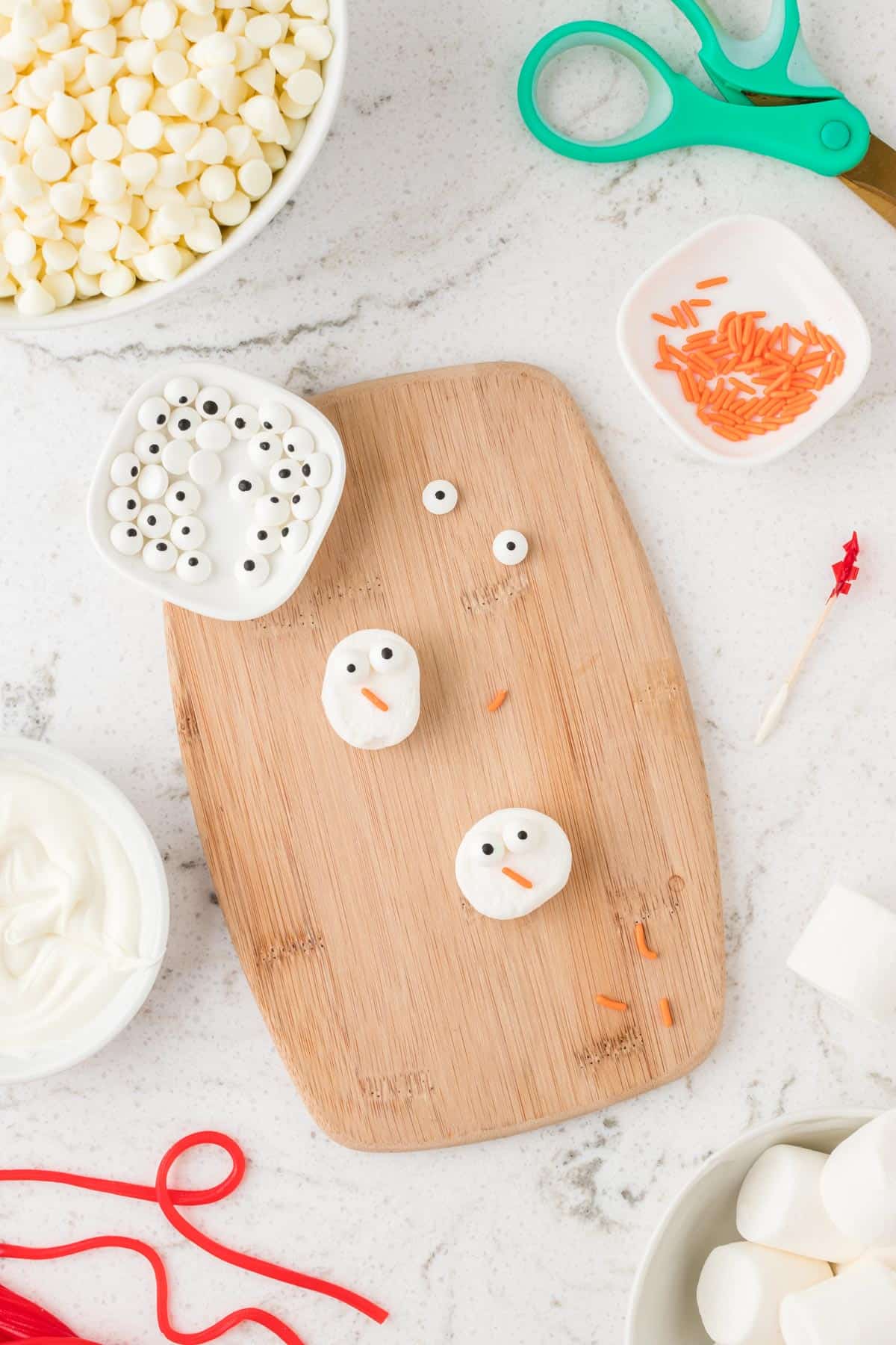 how to assemble marshmallow snowman heads