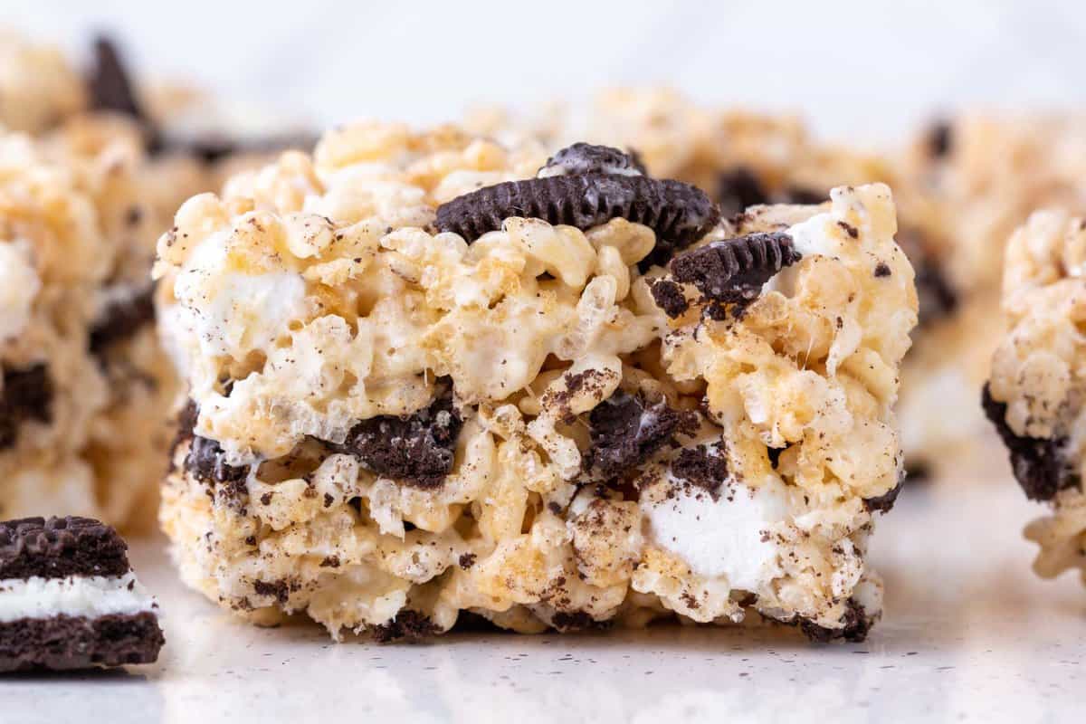 close up of a side of an oreo rice krispie treat surrounded by more rice krispie treats in the background