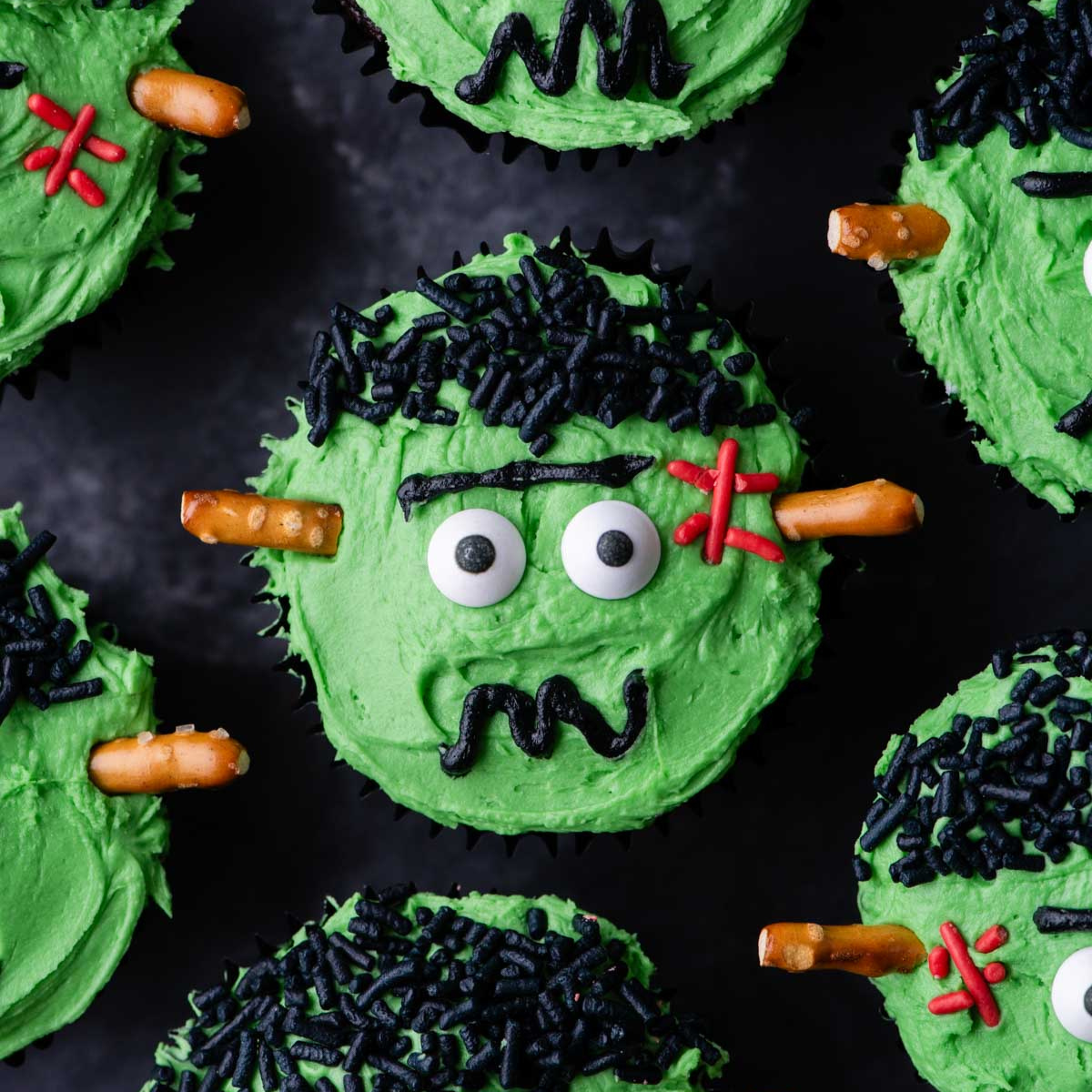 Wilton 12 Pirottini Per Muffin A Tema Frankenstein Con Decorazioni - Ideali Per Cupcake Di Halloween, Ø 5 X 7,5 Cm